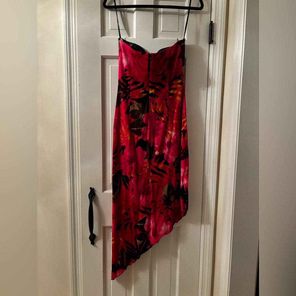 Cache strapless, tropical dress